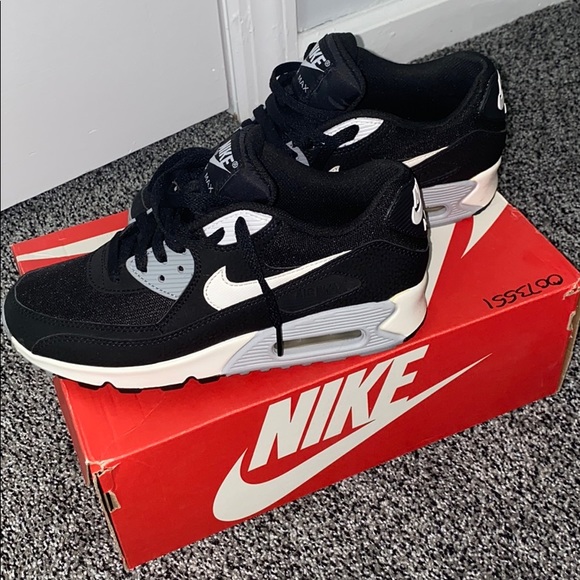 Nike Shoes - NIKE sneakers air max
